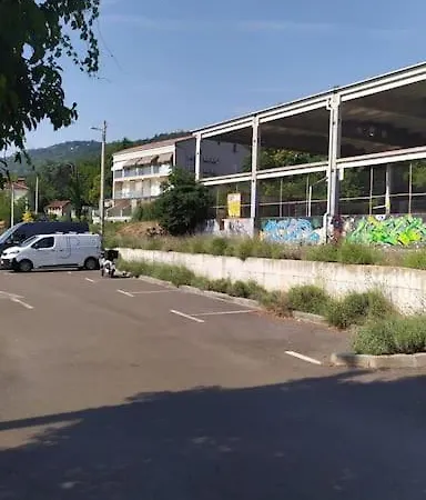 Urban With Its Own Parking Space Apartment *